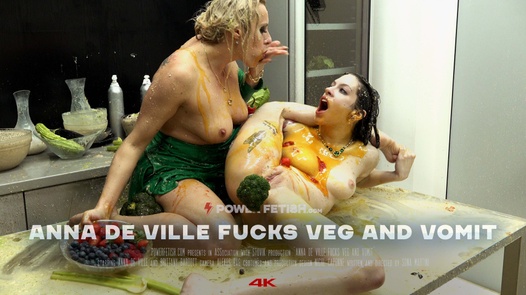 两根小辫子肉欲系萌妹！白嫩巨乳大肥臀，多毛骚穴掰开特写，三根手指插入，小小年纪骚的很