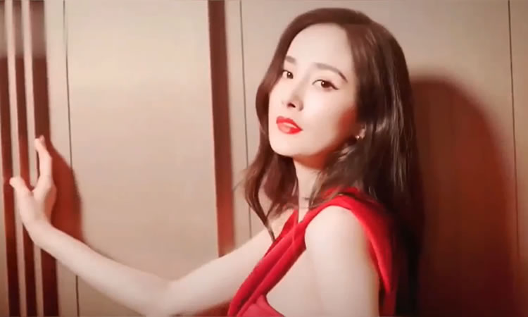 女神杨幂被无套爆操狂插美穴